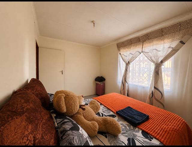 2 BEDROOM HOUSE FOR SALE IN GOLDEN GARDENS
